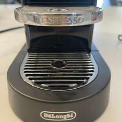 DeLonghi espresso machine excellent condition barely used