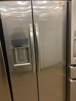 Frigidaire Gallery 36 in. 22.3 cu.ft. Side By Side Refrigerator With Water Dispenser And Ice Maker New Scratch And Dent 
