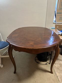 Free dining table