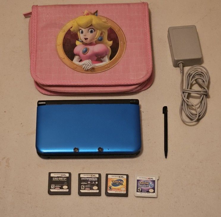 Nintendo 3DS  XL  With Games