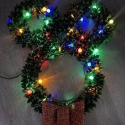 Disney Magic Holiday Mickey Mouse Led Light Up Wreath 