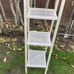 4 Tiers Metal Storage Shelf ,, Can Use For Plants,organizer Or More ,,, Cash Only 