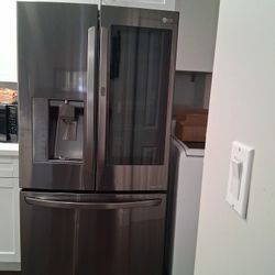 LG Blackstainless Steel French Door Knock on Window Light Up 