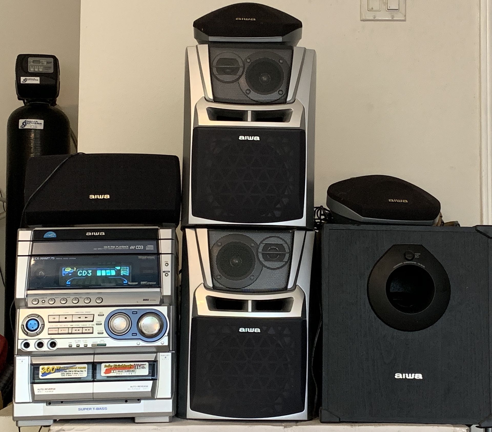 Aiwa 5 speaker stereo system with subwoofer