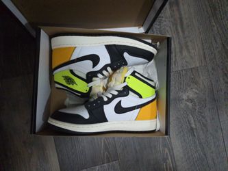 Women's size 5 Nike