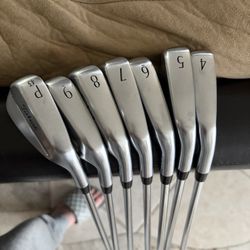 Titleist T250 4-PW (Mint Condition)