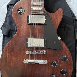 2011 Gibson les paul with matching bag paper work mint 