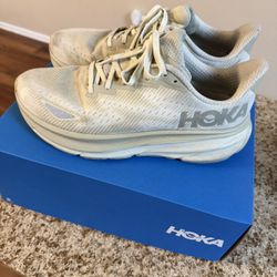 HOKA Clifton 9 GTX - Men’s Size 10 Mushroom Color 