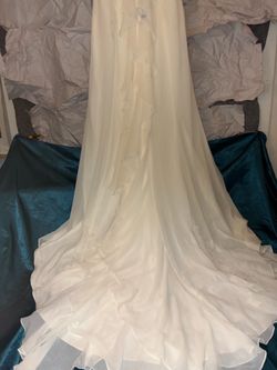 New never worn . Beautiful David’s wedding dress