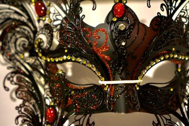 Adult New Orleans High Quality Metallic Masquerade Mask M7104Red, NIB w/ tag