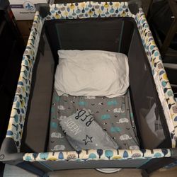 Pack And Play With Bassinet/changing Table