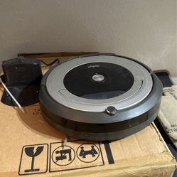 Roomba Vacuum 