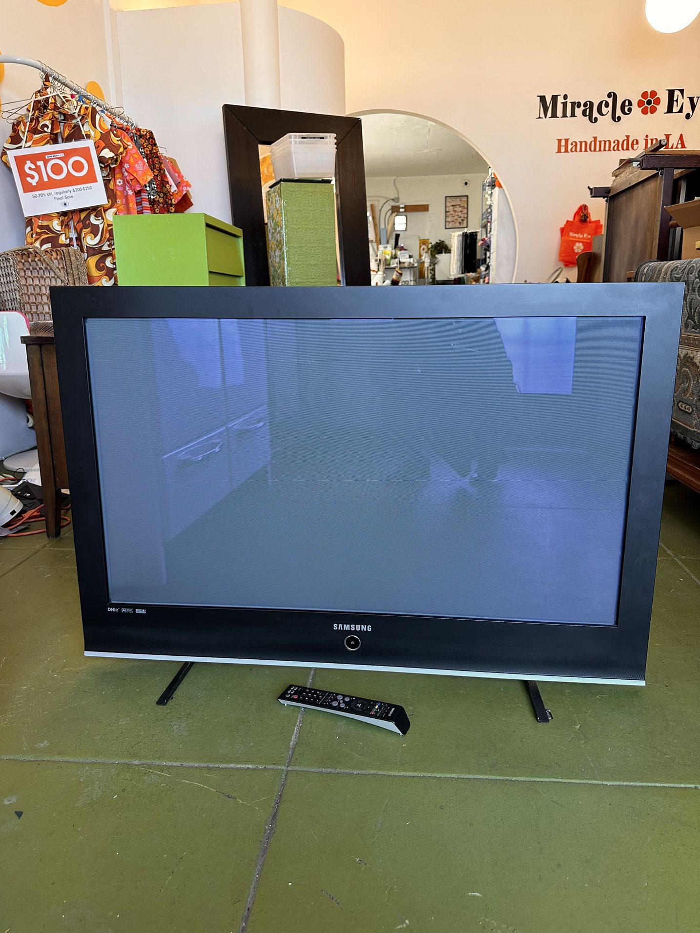 Samsung Plasma HD TV, Includes Remote Model SP-S4243, Flat Screen Smart Black Excellent Condition 