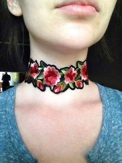 Floral choker