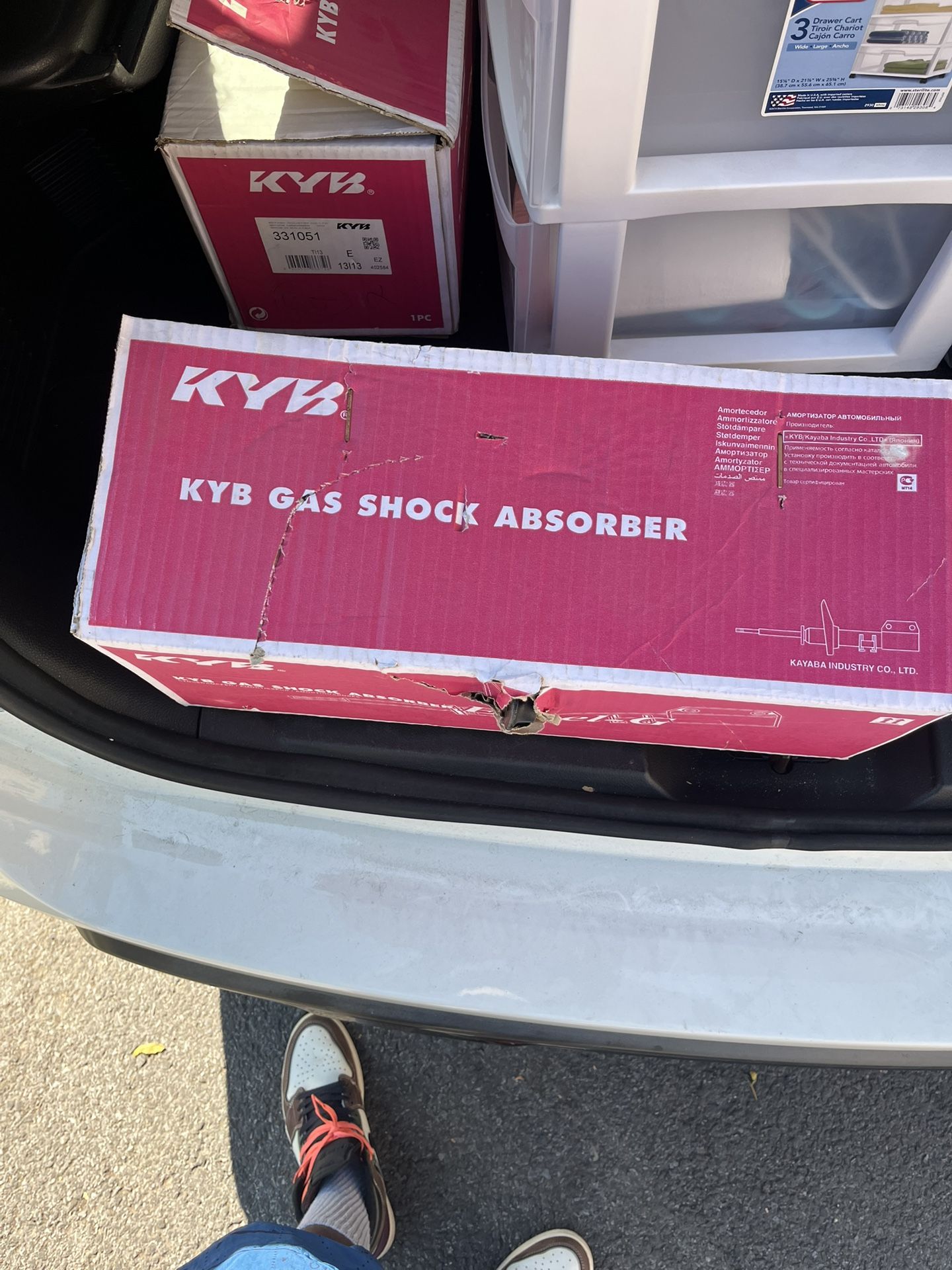 KYB Gas shock Absorber (front Left And Right)