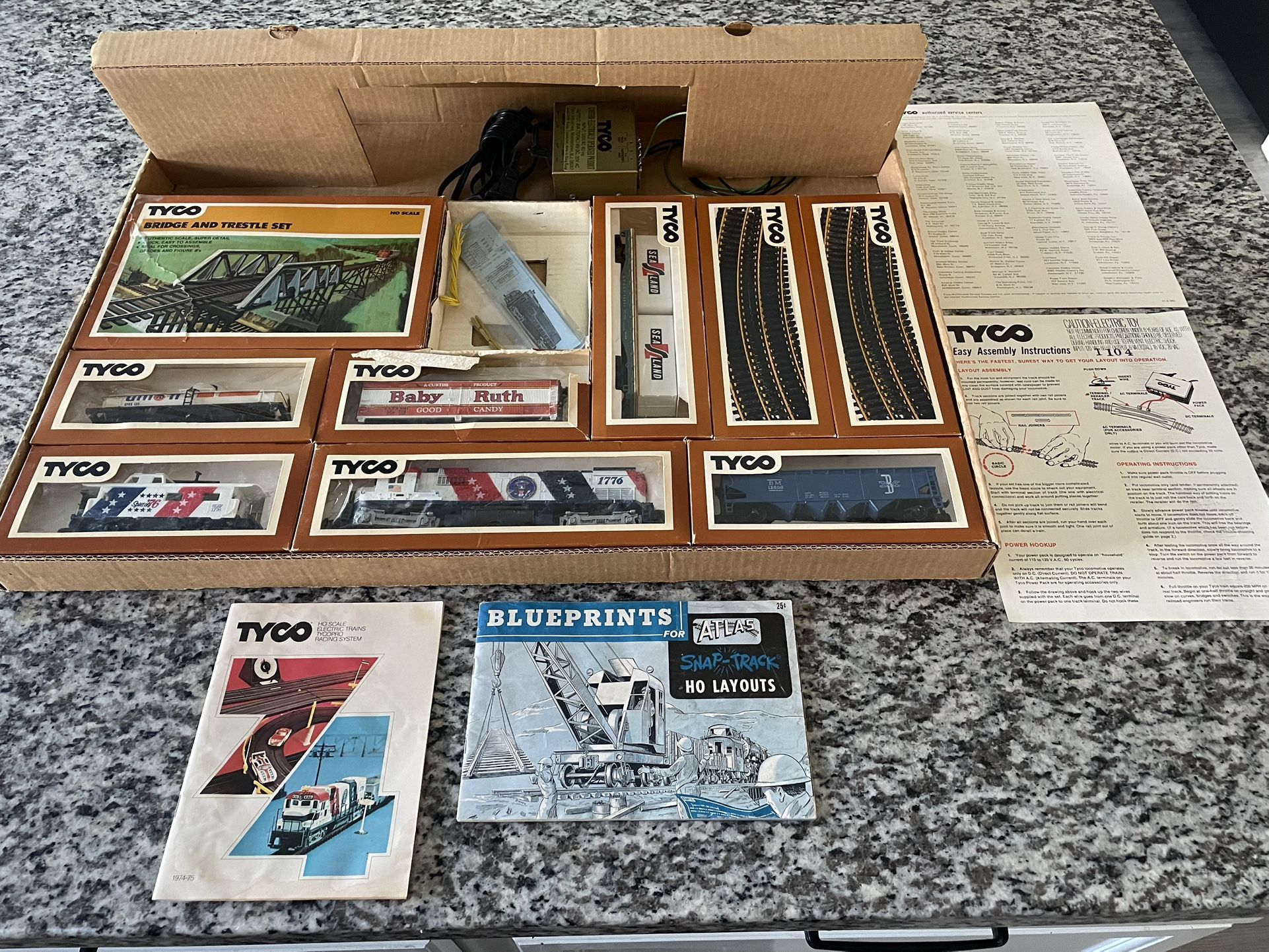 Tyco HO Scale Electric Train Set