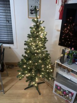 5ft Per -lit Wood Trail Pine Tree With 200 Clear Lights 