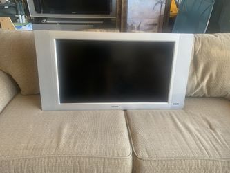 32” inch magnavox flat screen tv with wall mount.