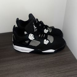 Air Jordan 4 Retro White Thunder