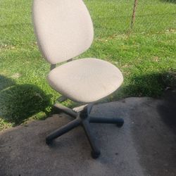 cleaning out gsrage office chair