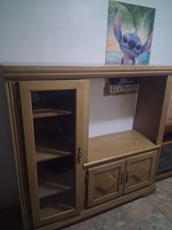 Entertainment center