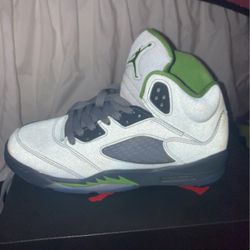 Jordan 5 (GS) shoot offers or trades size 5 by the way. 