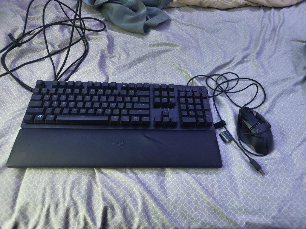 Razor HuntsMan V2 And LOGITECH G502 HERO WIRED *NO BOX INCLUDED*