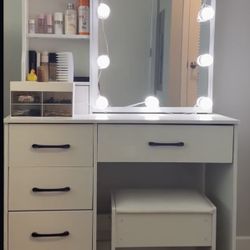 Makeup Vanity Table with Lighted Mirror and Stool