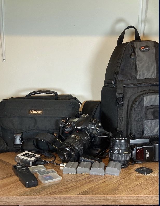 Nikon D200 - Batteries, Charger, Lenses, and Bags