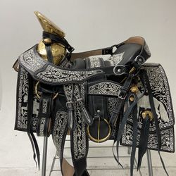Nueva Montura Charra Bordada Con Herrage Y Fuste Chapeado En Oro
