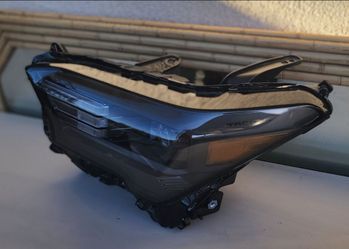 2024 - 2025 TOYOTA TACOMA LEFT HEADLIGHT DRIVER SIDE LED GENUINE USED OEM.  DD2
