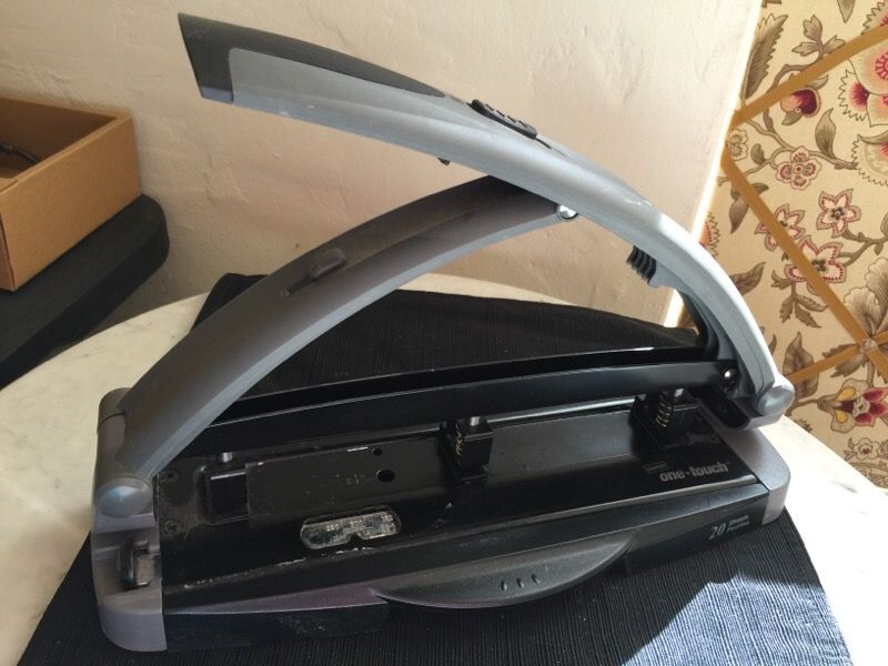 Staples Brand 20 Sheet 3 Hole Punch