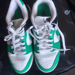 Women’s  Nike Panda Low Dunks Size : 9.5.