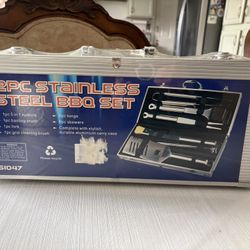 Beautiful New  BBQ. Set 