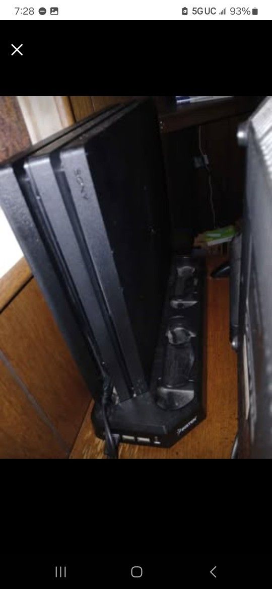 PS4 Pro W/ Stand, Controller Cables, 5 Games