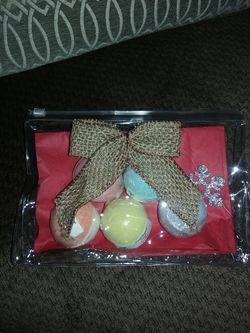 Great last minute gift... Organic bath bombs