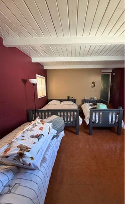3 beds for Sale! 1 Queen & 2 Twin!