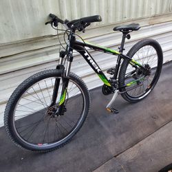 27.5 Trek Marlin 6 mountain bike. FIRM PRICE 