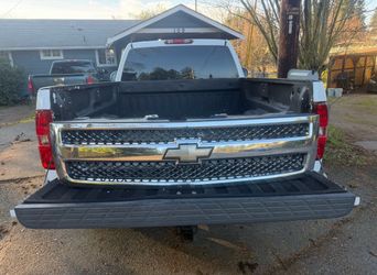 2009 Chevrolet Silverado front grill