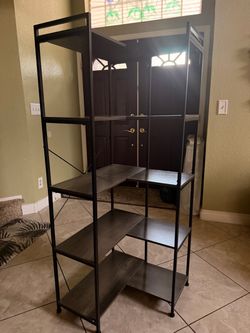 Corner shelf
