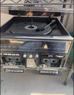 Soundesign Stereo System( For Parts or needs to be  fixed ) Clovis & Kings Canyon $10 Pick Up Only