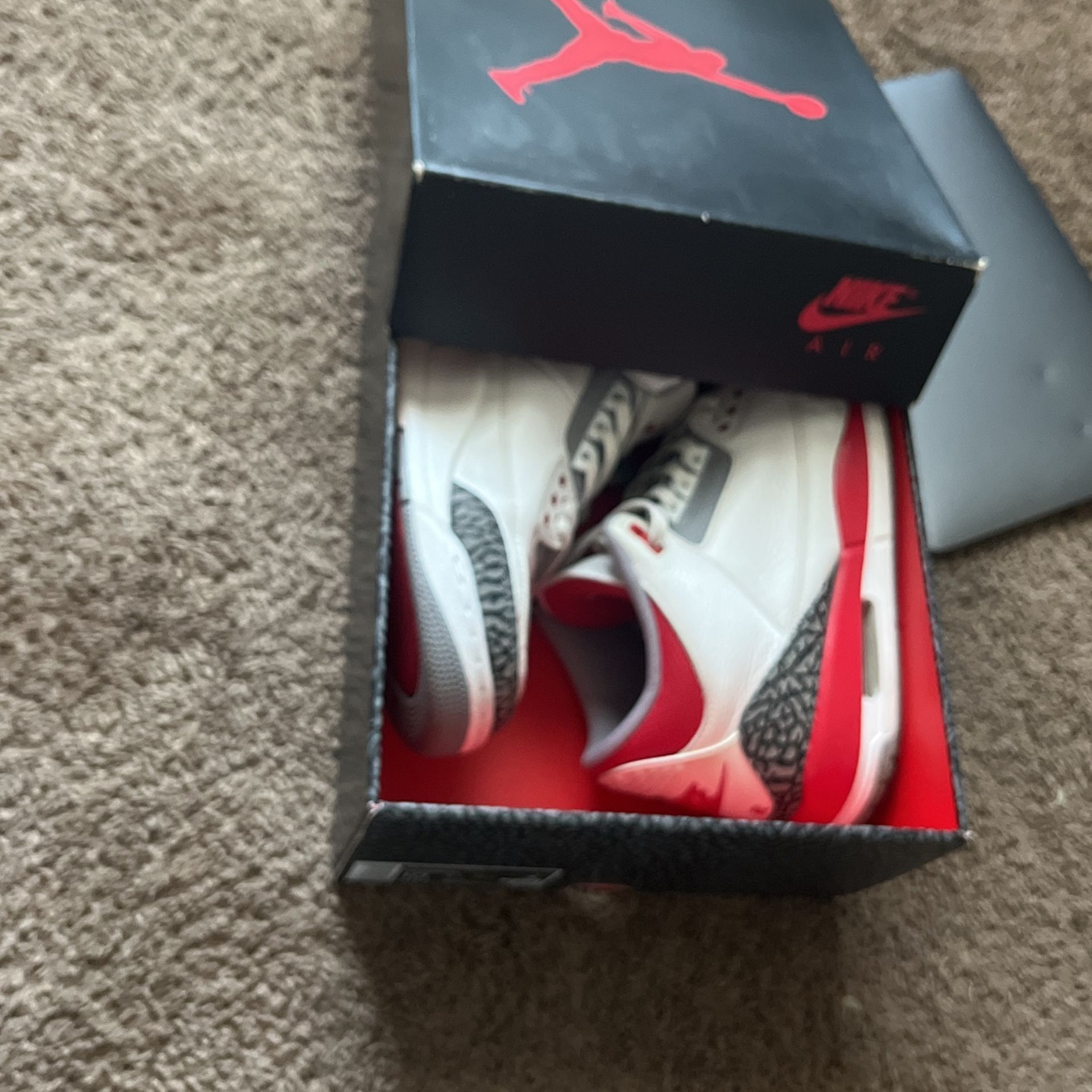 Jordan 3 Fire Red Size 10