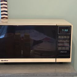 Quasar Countertop Microwave Oven.    