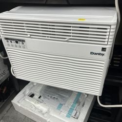Danby Air conditioner 12000btu 