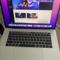 USED 2019  MacBook Pro Touch Bar 15 Inch / 5K Video-2.6 intel i7/1TB SSD Hard drive -32 GB Memory - Very Fast / PRICE FIRM   Lid and screen excellent 