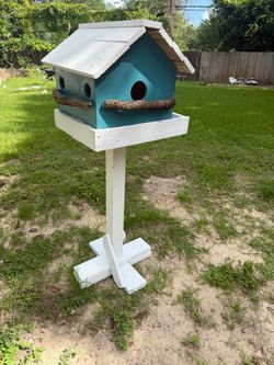 Birdhouse with stand