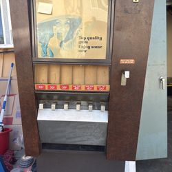 Vintage Vending Machine 