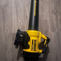 Dewalt blower 20v (no battery)