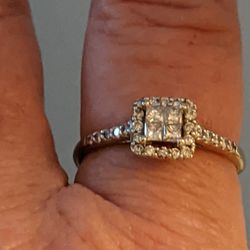 14K WHITE GOLD DIAMOND RING Size 9