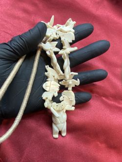 Vintage Zuni Antler Bone Fetish Medicine Bear Animal Figure Necklace